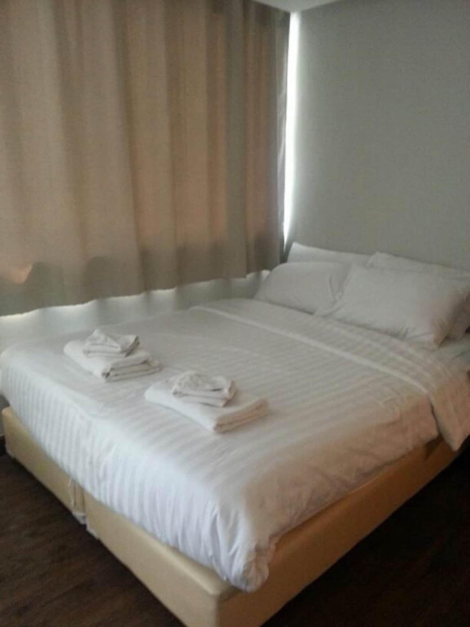 Nantra Silom Hotel Банкок Екстериор снимка
