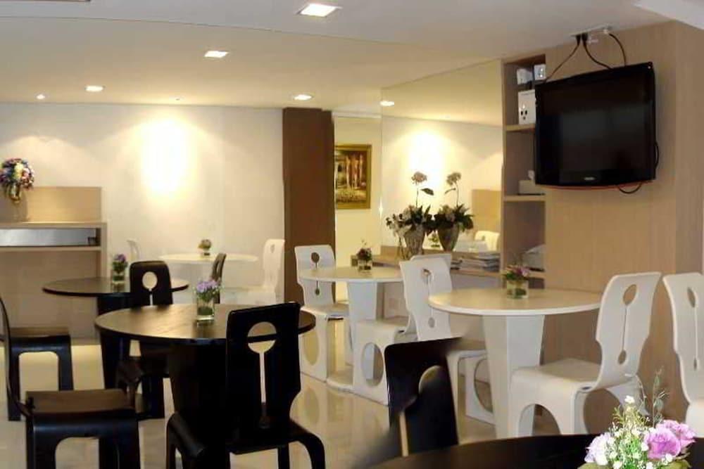 Nantra Silom Hotel Банкок Екстериор снимка