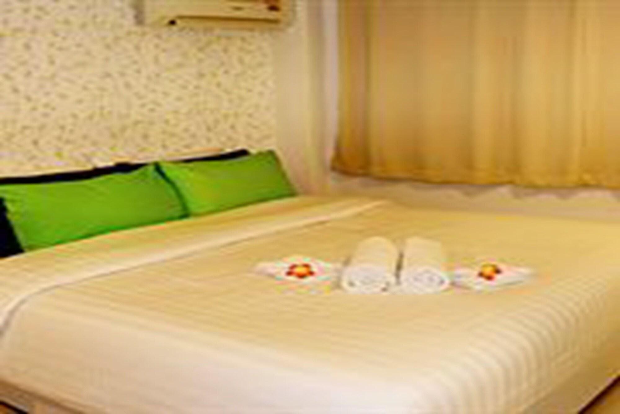 Nantra Silom Hotel Банкок Екстериор снимка