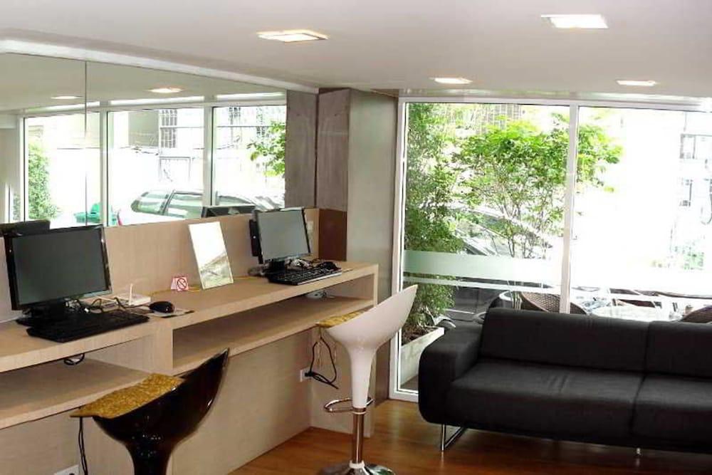 Nantra Silom Hotel Банкок Екстериор снимка