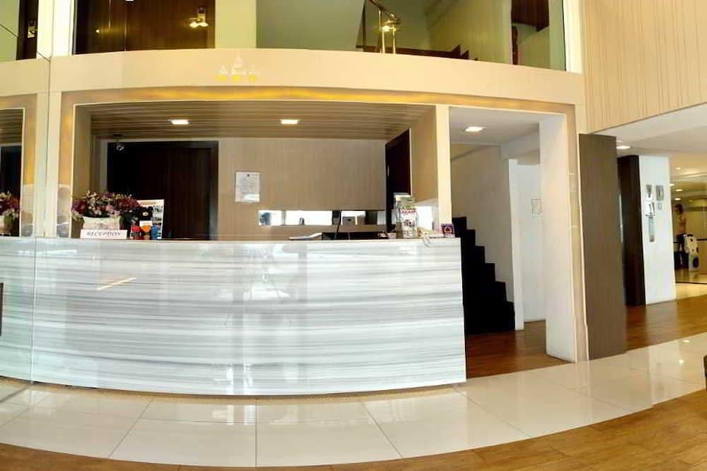 Nantra Silom Hotel Банкок Екстериор снимка