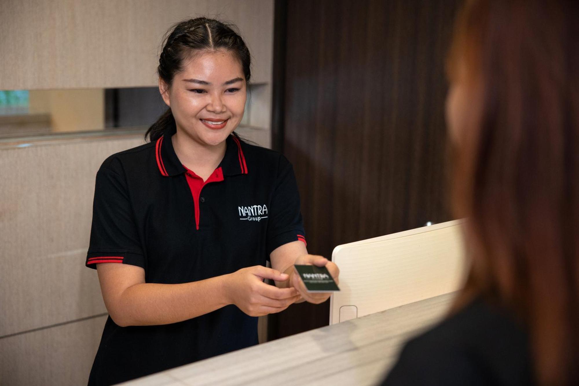 Nantra Silom Hotel Банкок Екстериор снимка