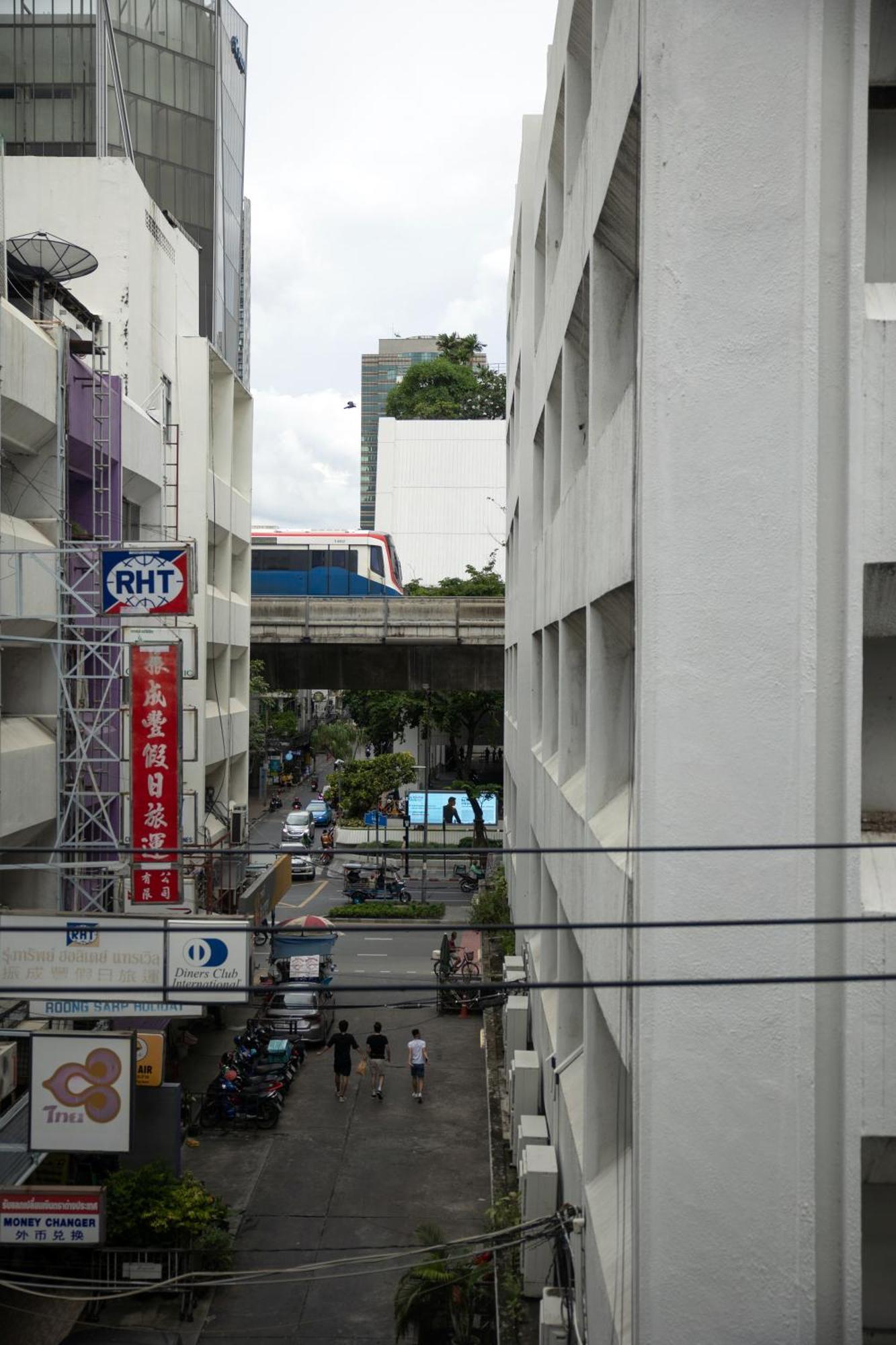 Nantra Silom Hotel Банкок Екстериор снимка