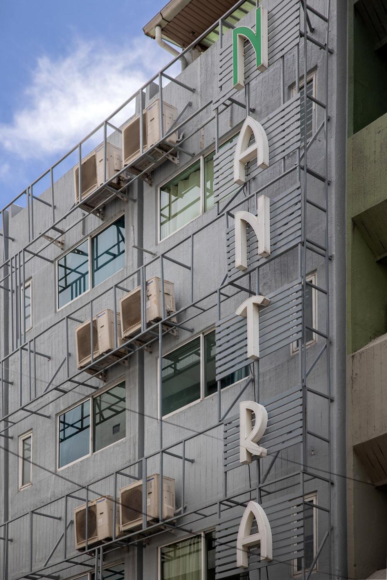 Nantra Silom Hotel Банкок Екстериор снимка
