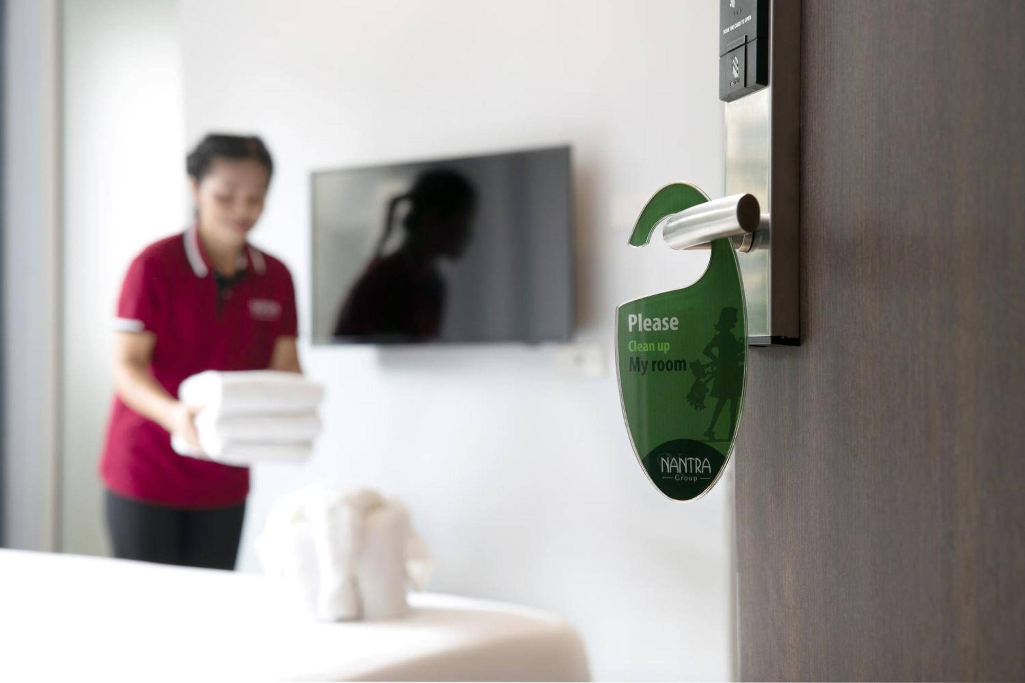 Nantra Silom Hotel Банкок Екстериор снимка