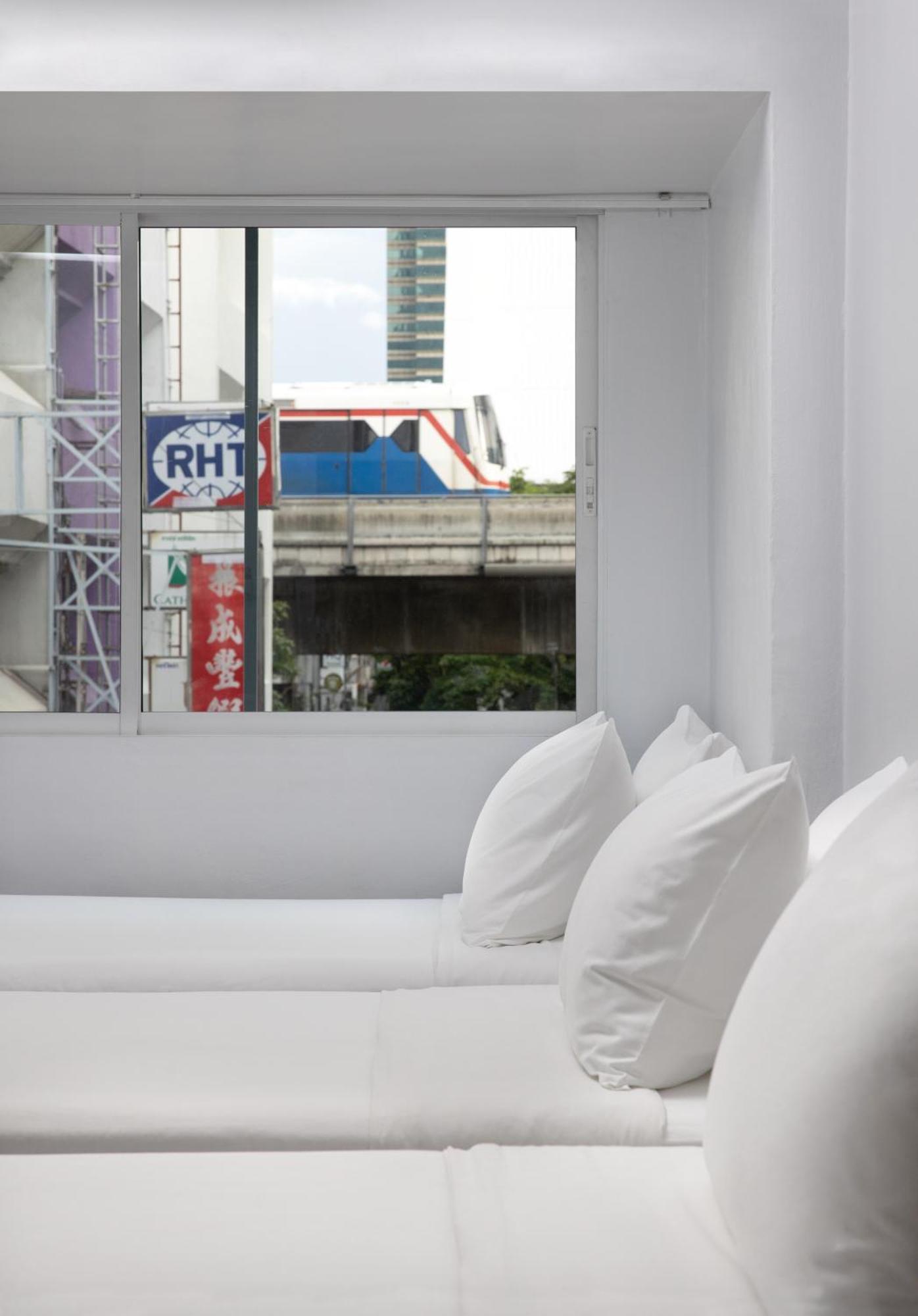 Nantra Silom Hotel Банкок Екстериор снимка