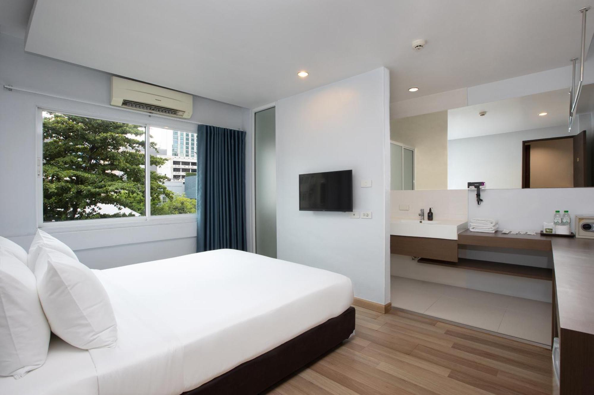 Nantra Silom Hotel Банкок Екстериор снимка