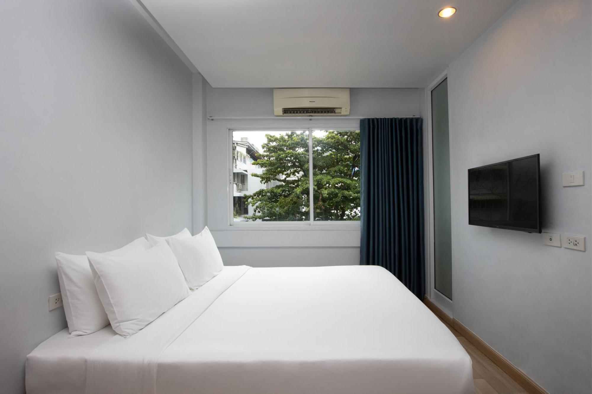 Nantra Silom Hotel Банкок Екстериор снимка