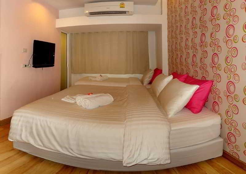 Nantra Silom Hotel Банкок Екстериор снимка