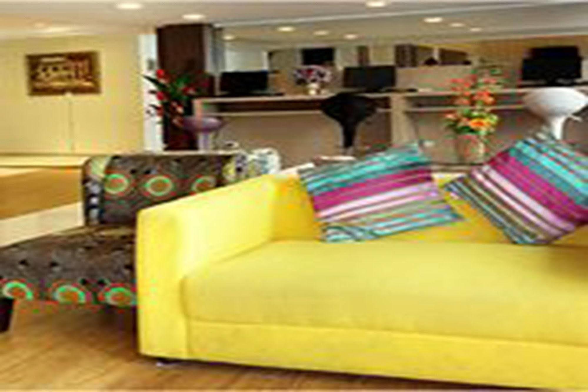 Nantra Silom Hotel Банкок Екстериор снимка