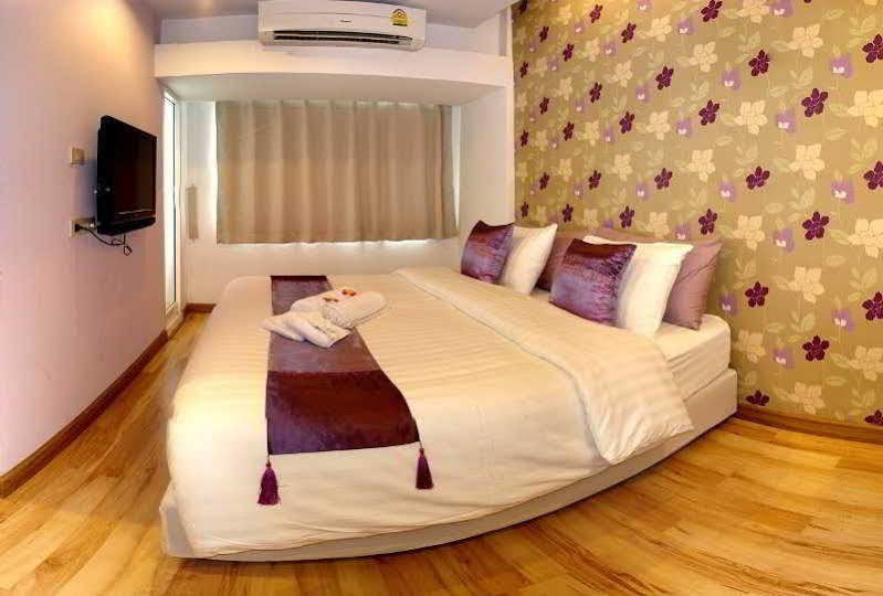 Nantra Silom Hotel Банкок Екстериор снимка