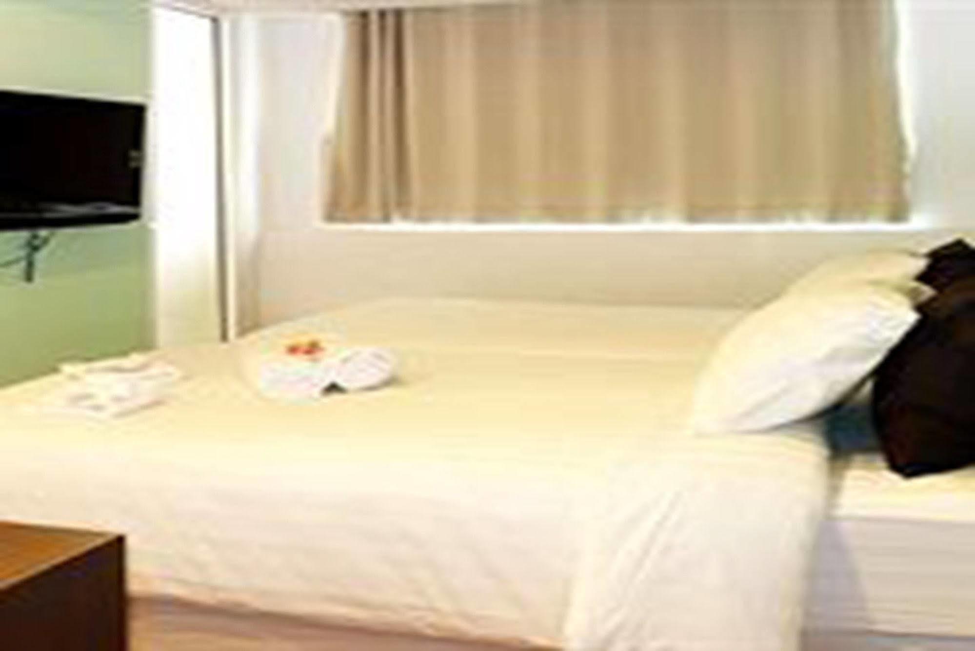 Nantra Silom Hotel Банкок Екстериор снимка