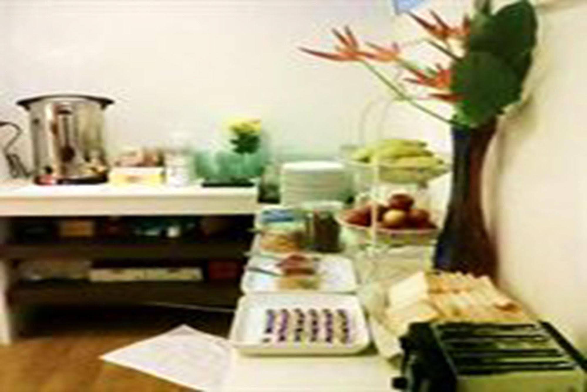 Nantra Silom Hotel Банкок Екстериор снимка
