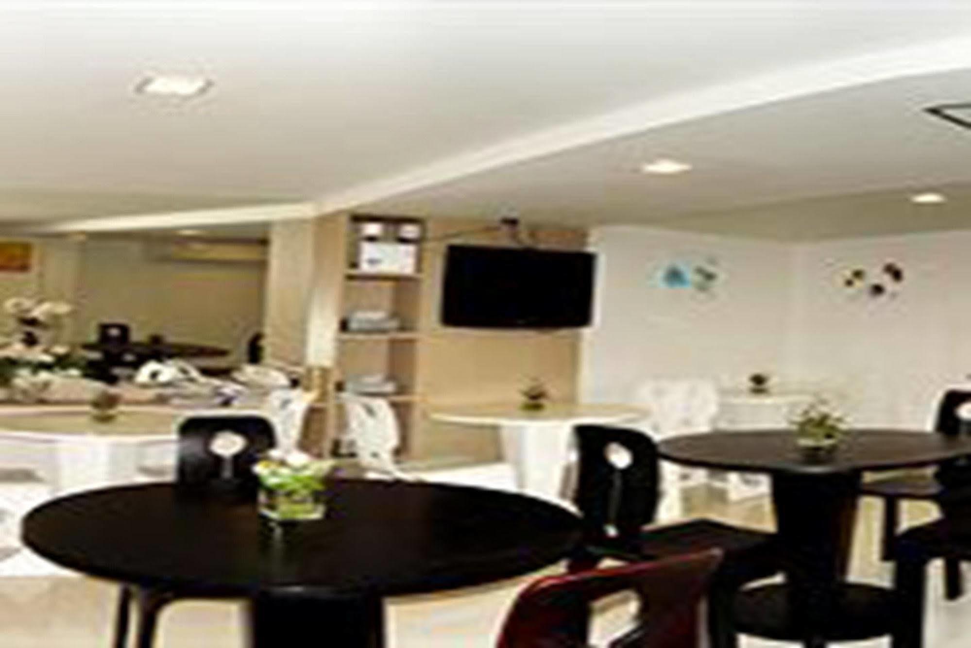 Nantra Silom Hotel Банкок Екстериор снимка