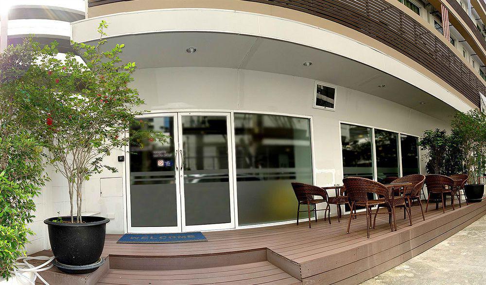 Nantra Silom Hotel Банкок Екстериор снимка