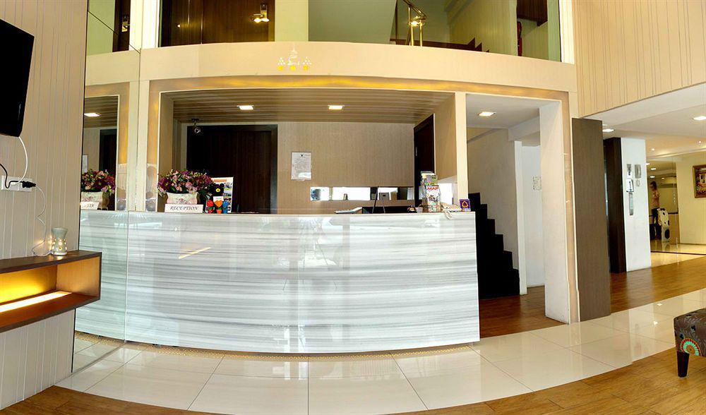 Nantra Silom Hotel Банкок Екстериор снимка